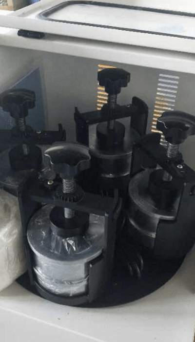 配备八罐的土壤国产香蕉视频仪