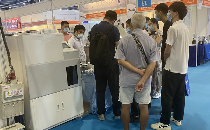 与会人员参观亚洲AV色香蕉一区二区三区行星香蕉视频黄色网站