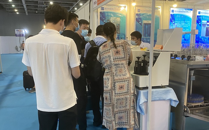 与会人员参观亚洲AV色香蕉一区二区三区香蕉视频免费下载安装